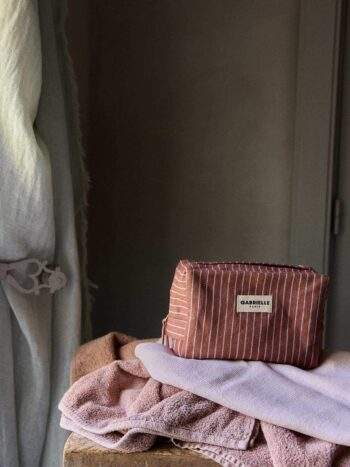 Gestreepte toilettas in lila II